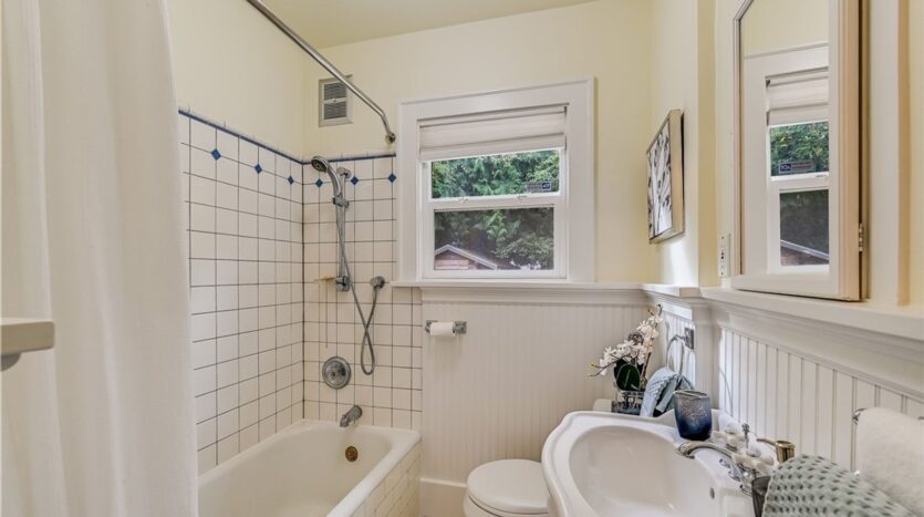 821 NE 60th Street - Seattle - Washington - 3 bed, 2 bath rental property