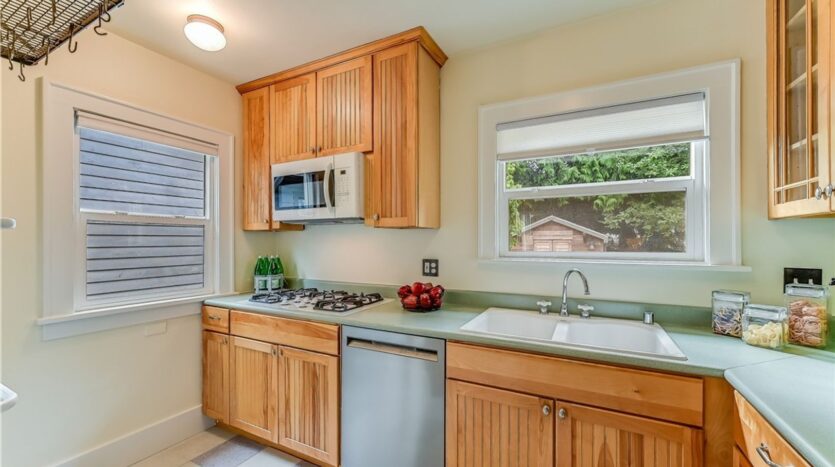 821 NE 60th Street - Seattle - Washington - 3 bed, 2 bath rental property