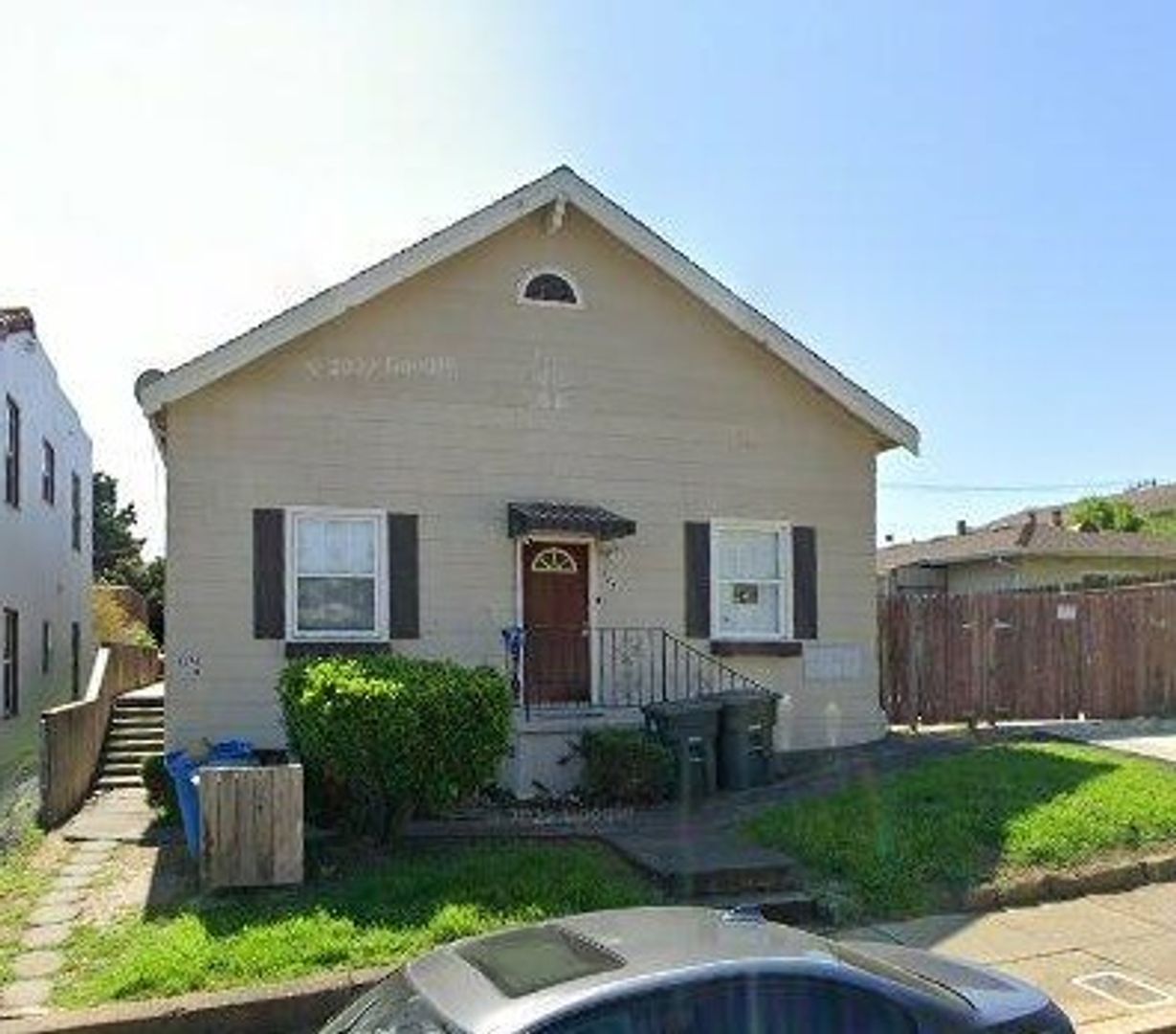 827 Pennsylvania Street Unit B - Vallejo - California - 1 bed, 1 bath rental property