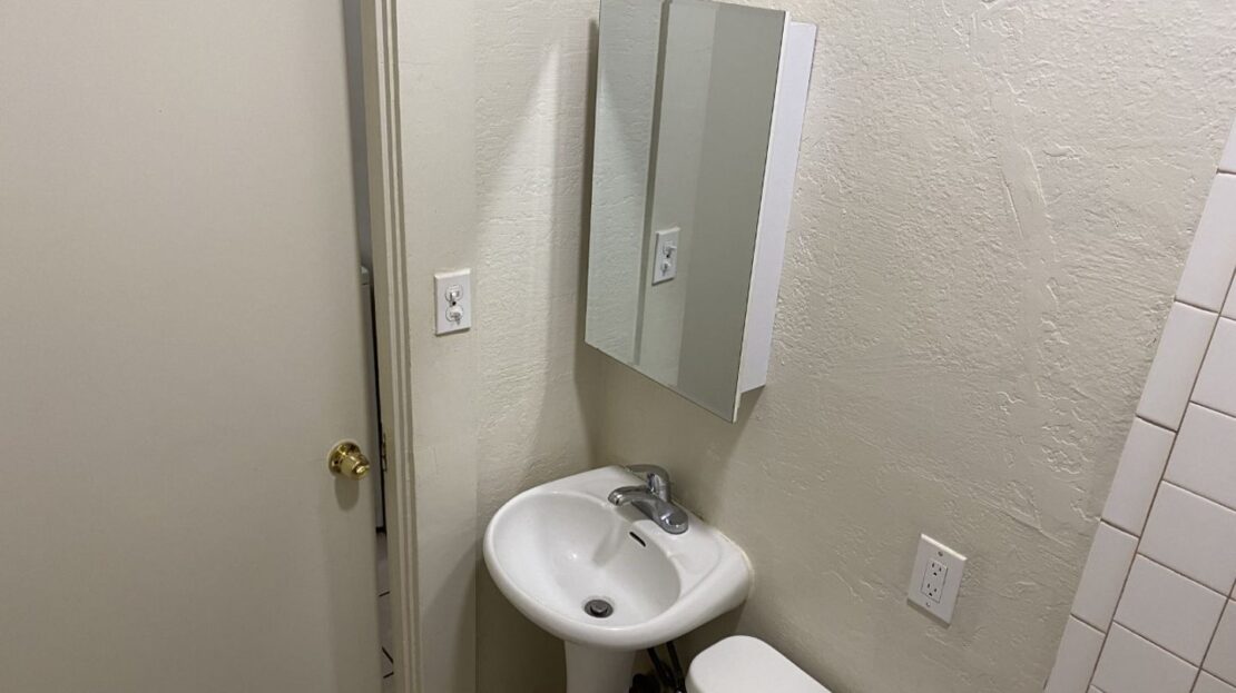 827 Pennsylvania Street Unit B - Vallejo - California - 1 bed, 1 bath rental property