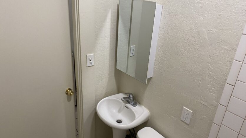 827 Pennsylvania Street Unit B - Vallejo - California - 1 bed, 1 bath rental property