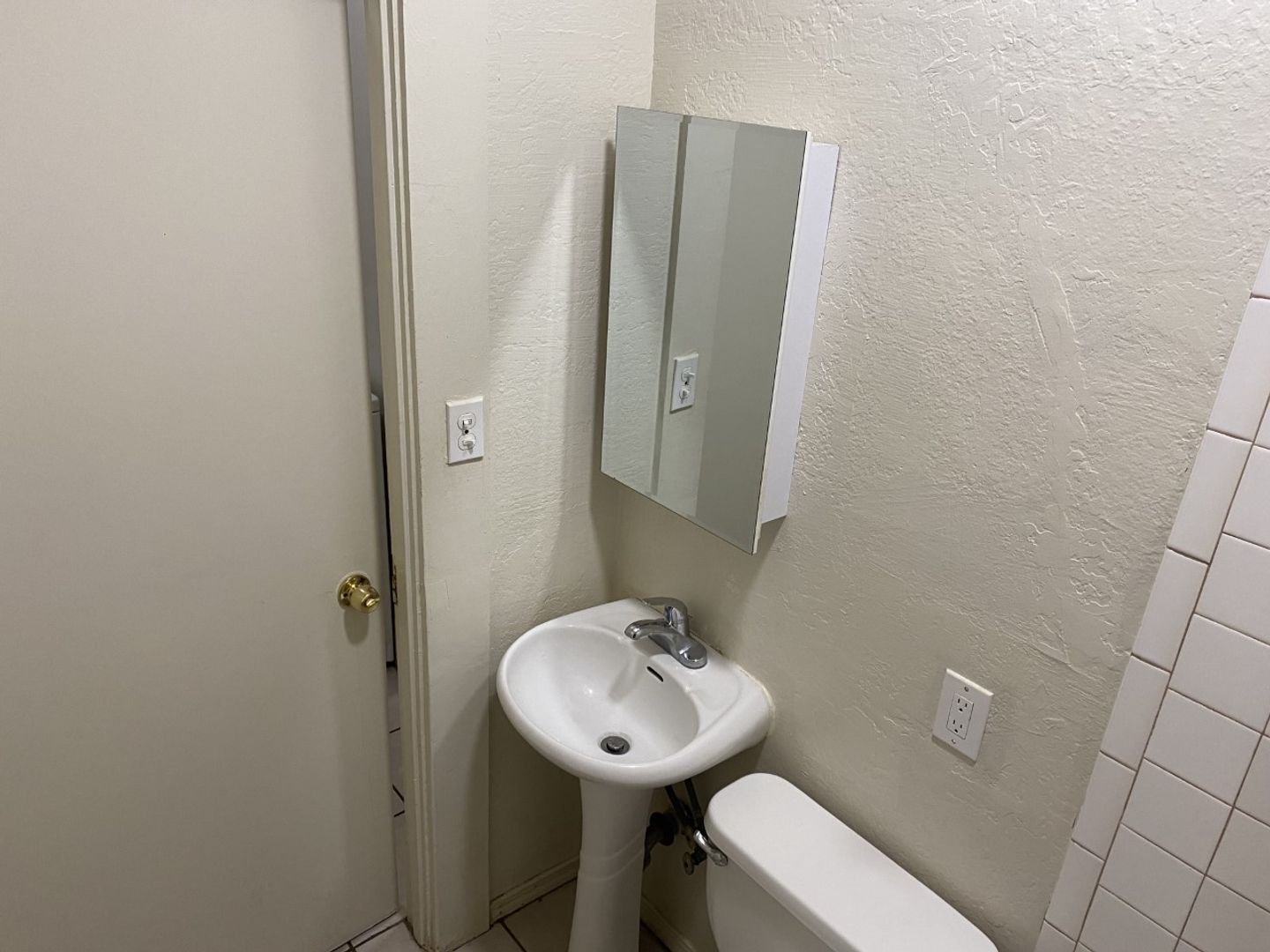 827 Pennsylvania Street Unit B - Vallejo - California - 1 bed, 1 bath rental property