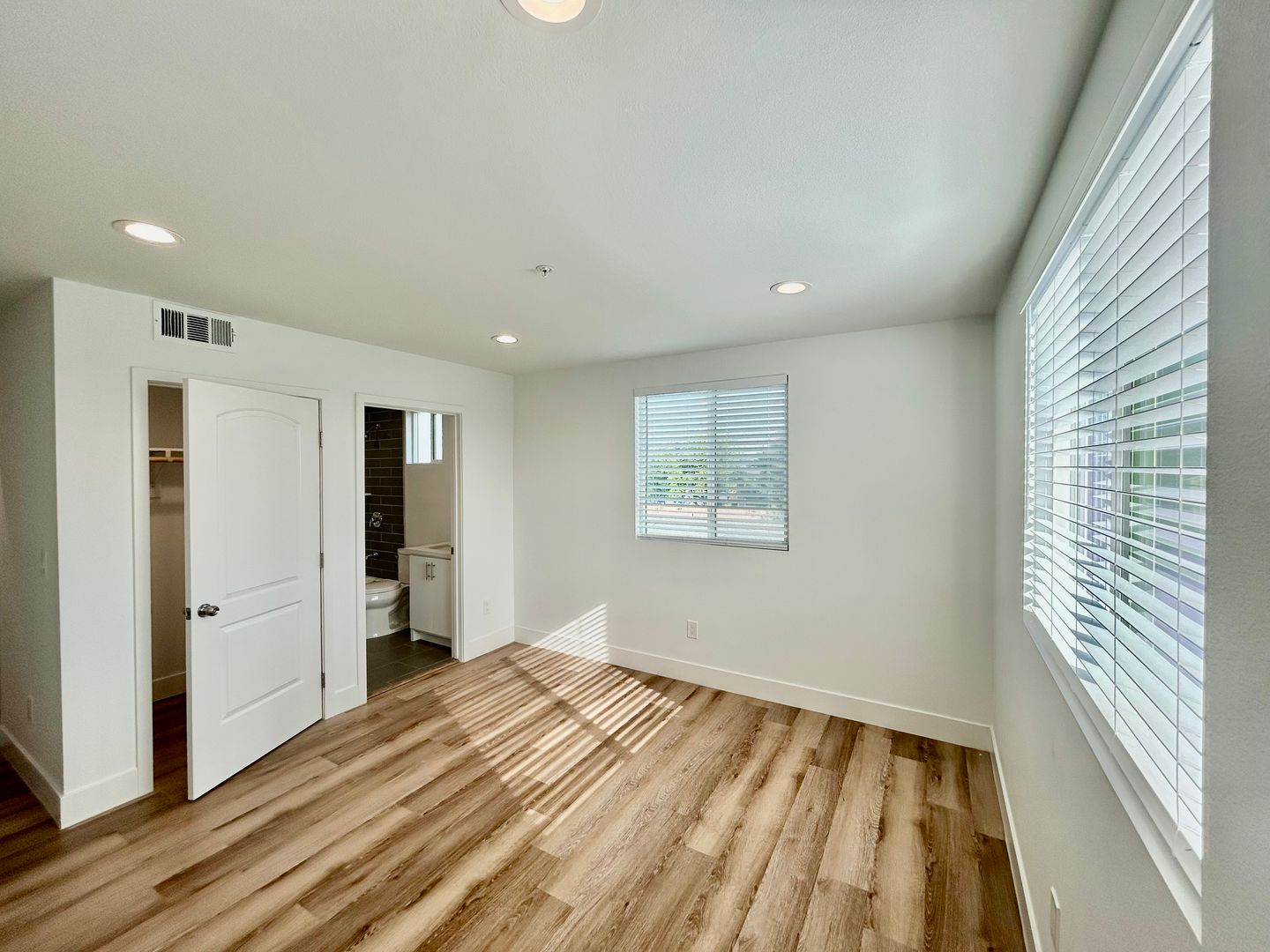 8418 S Main Street  - Los Angeles - California - 3 bed, 3 bath rental property