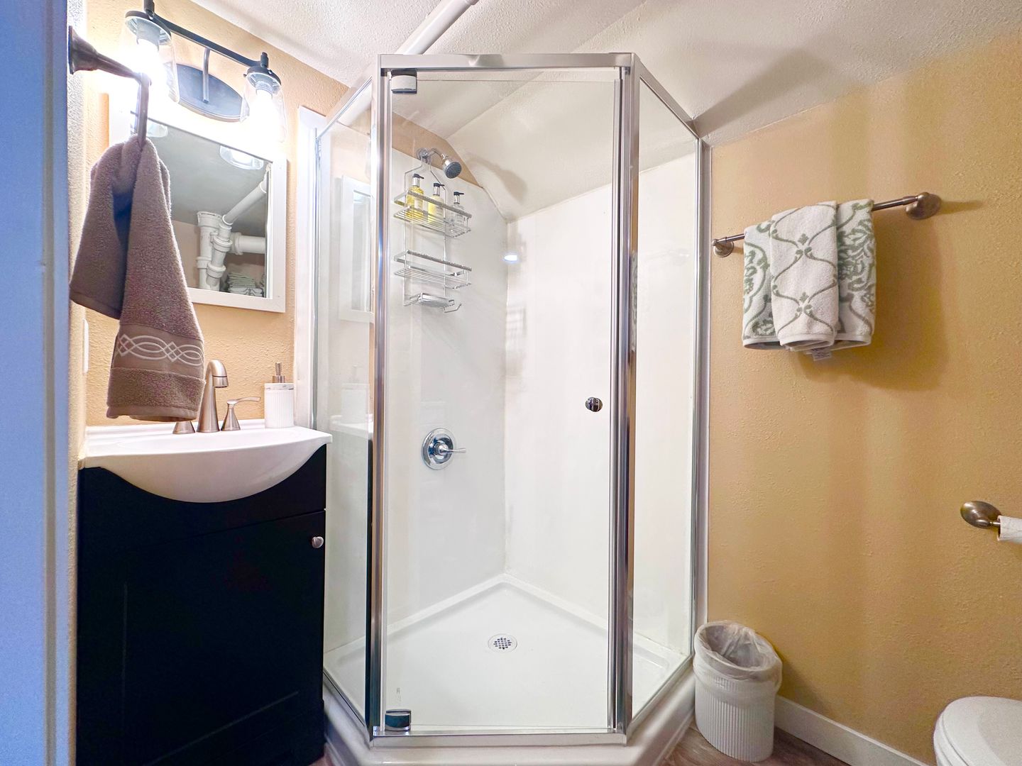 8715 SE 30th Ave.  - Milwaukie - Oregon - 2 bed, 1 bath rental property