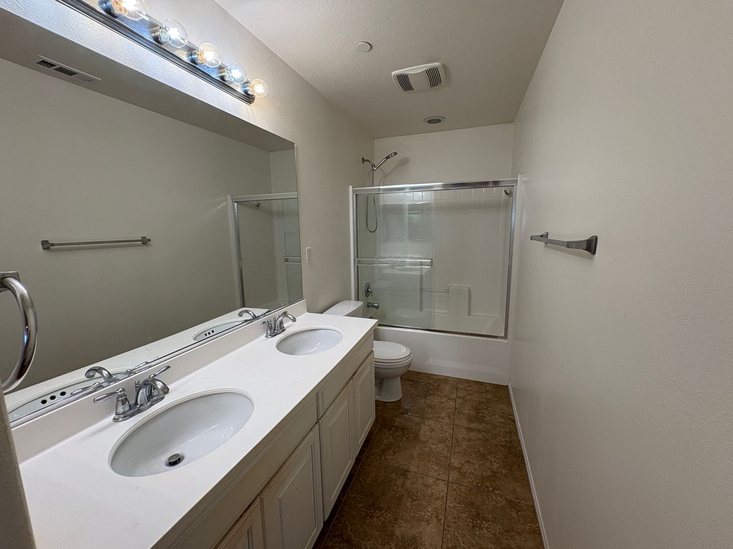 8745 Bald Eagle Drive - Eastvale - California - 5 bed, 3 bath rental property