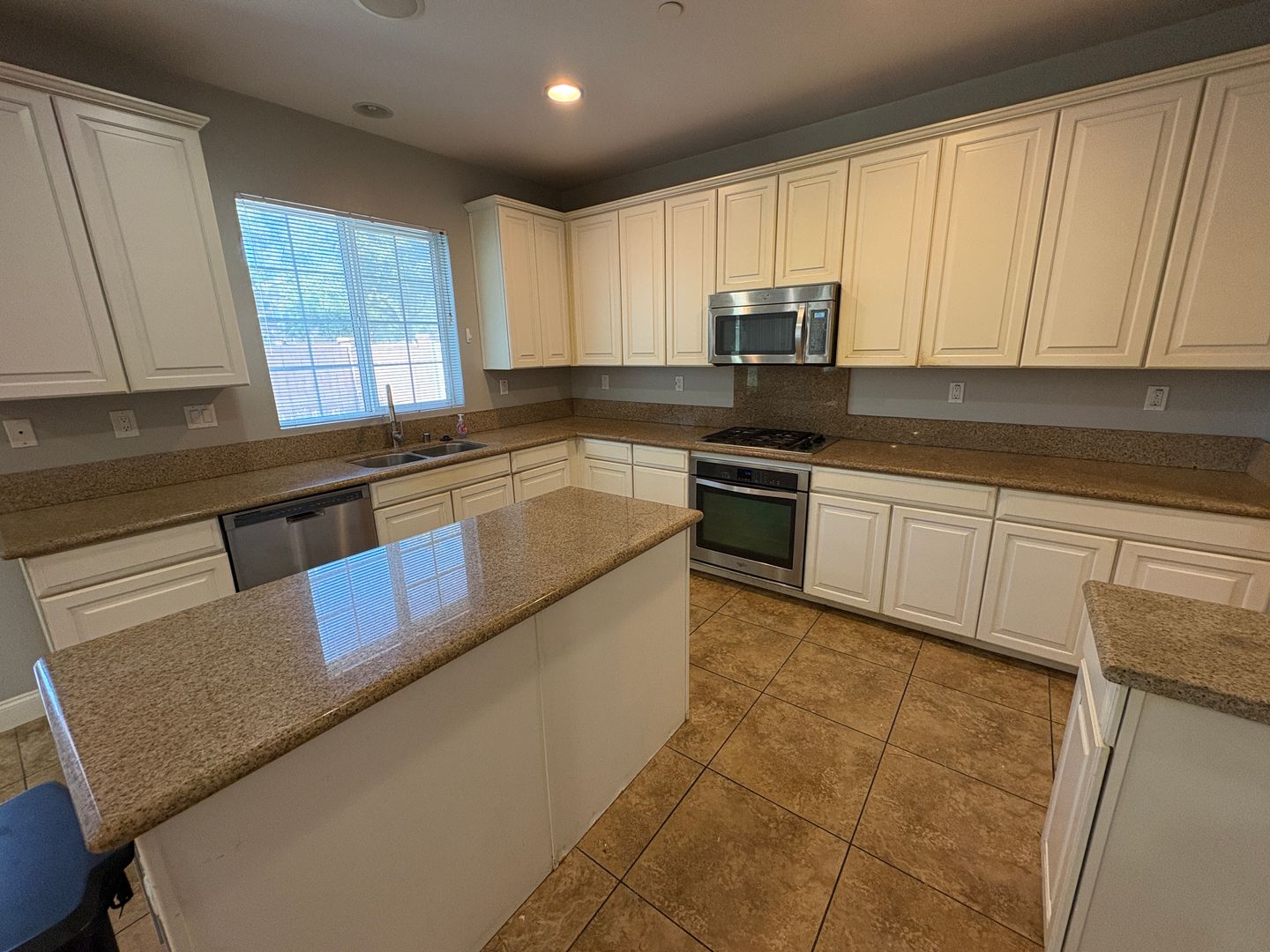 8745 Bald Eagle Drive - Eastvale - California - 5 bed, 3 bath rental property