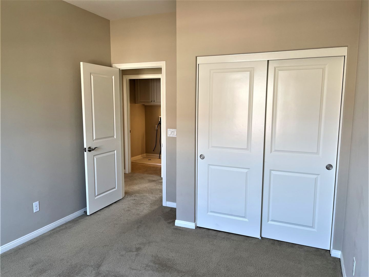 90 Rembrandt - Irvine - California - 3 bed, 2.5 bath rental property