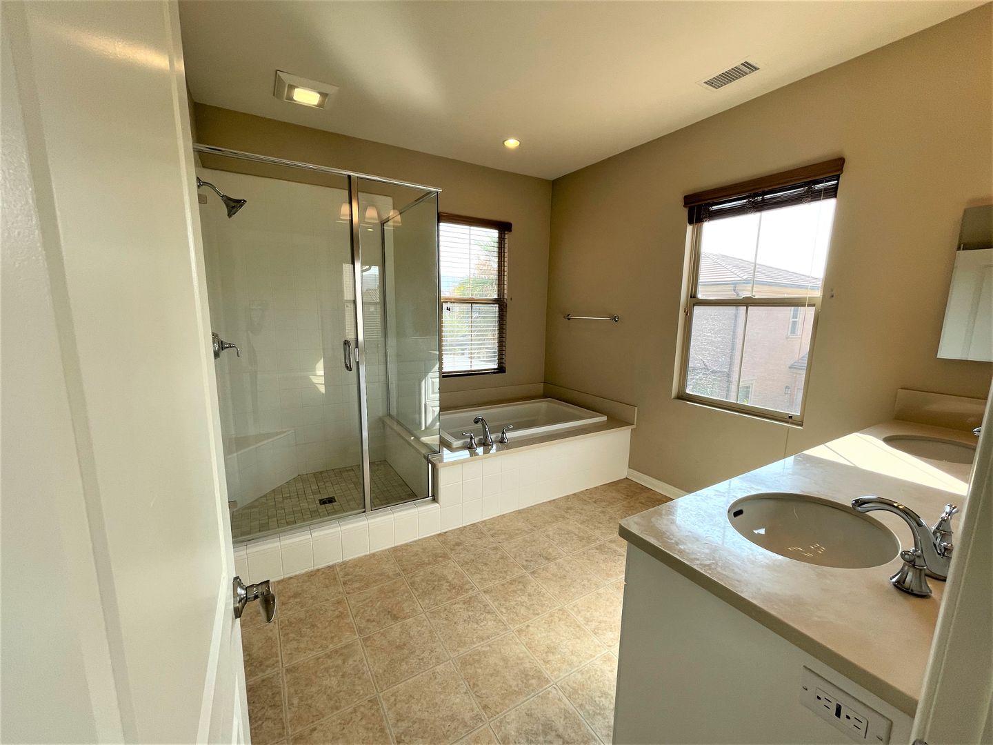 90 Rembrandt - Irvine - California - 3 bed, 2.5 bath rental property