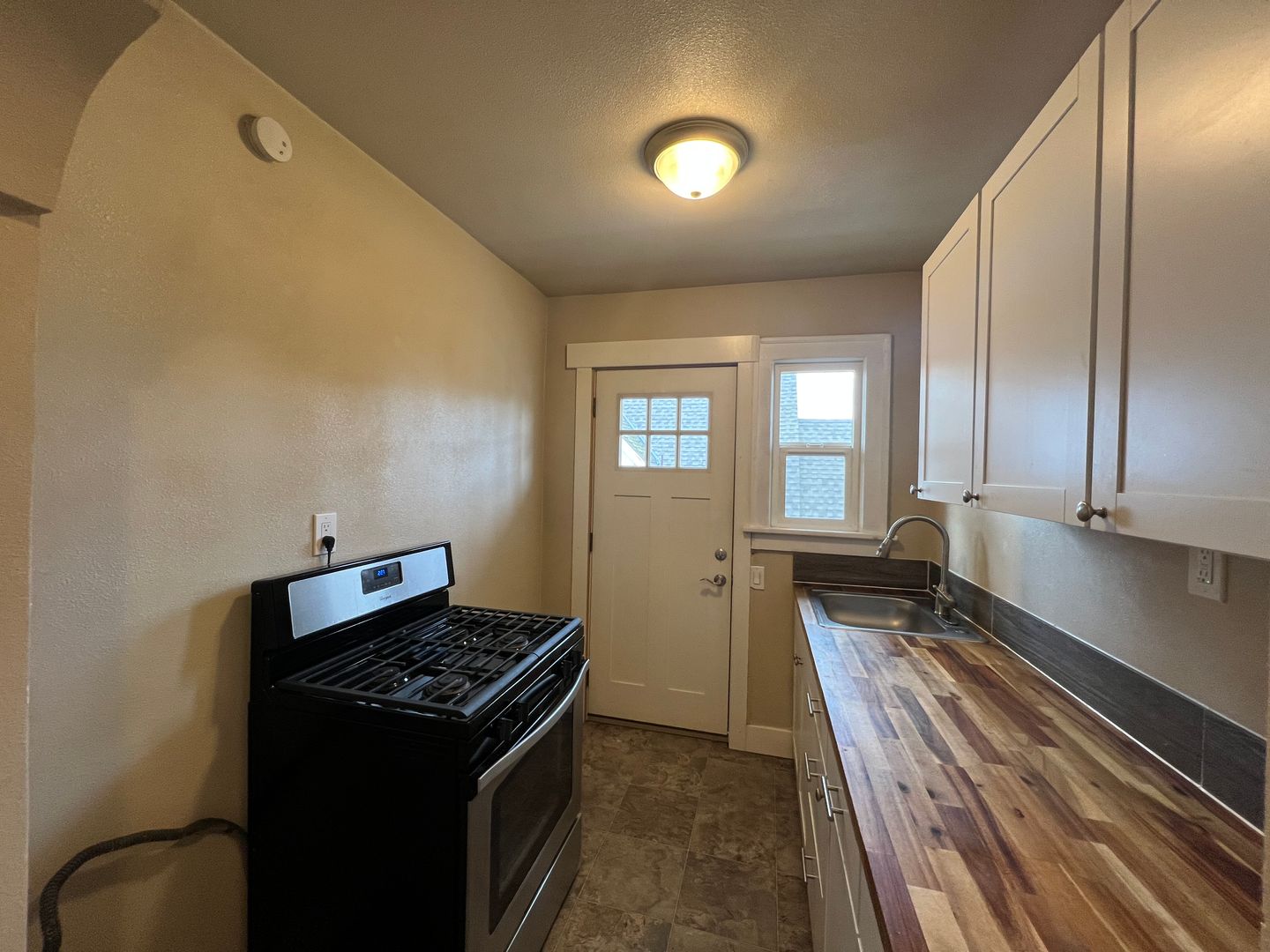 901 High Street - Bellingham - Washington - 1 bed, 1 bath rental property
