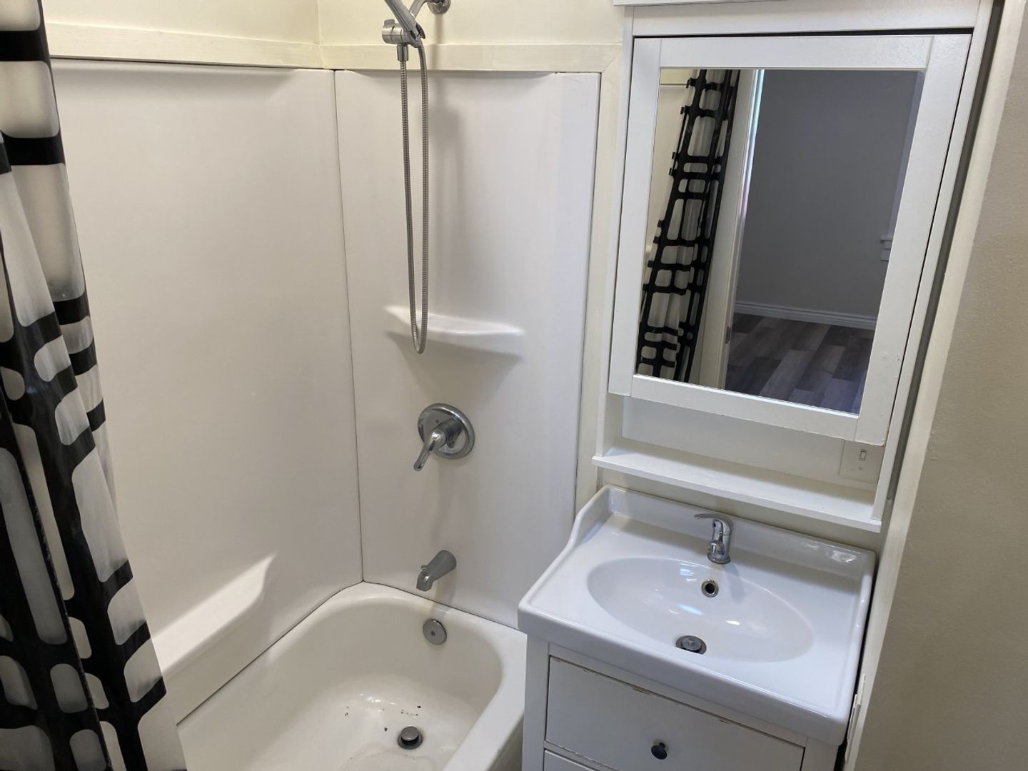 909 Virginia Street Unit B - Vallejo - California - 2 bed, 2 bath rental property
