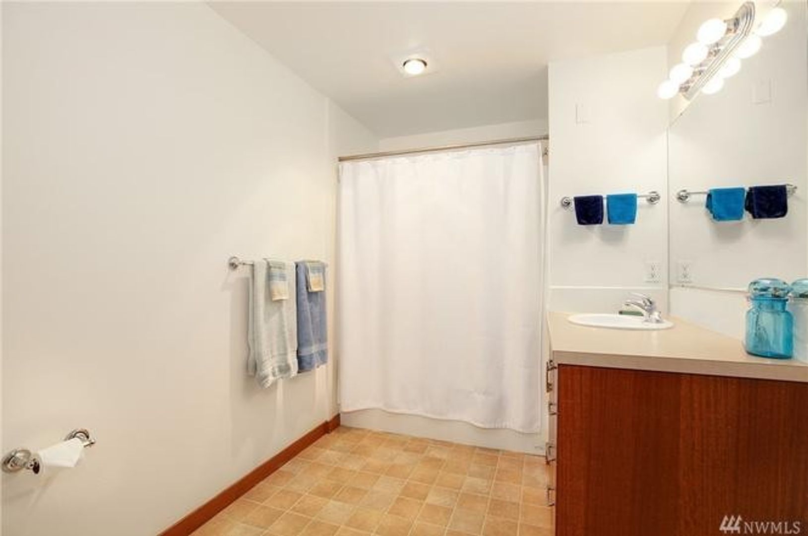 910 Gladstone #209 - Bellingham - Washington - 2 bed, 1 bath rental property
