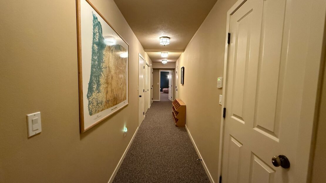 10464 Bitterbrush Ct  - Redmond - Oregon - 5 bed, 3.5 bath rental property