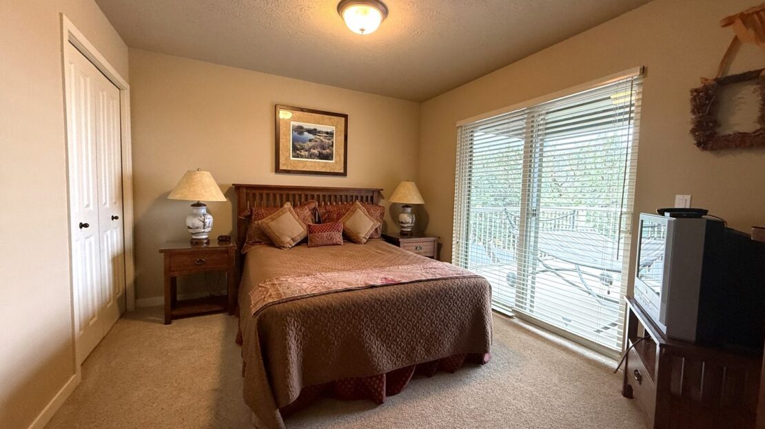 10464 Bitterbrush Ct  - Redmond - Oregon - 5 bed, 3.5 bath rental property