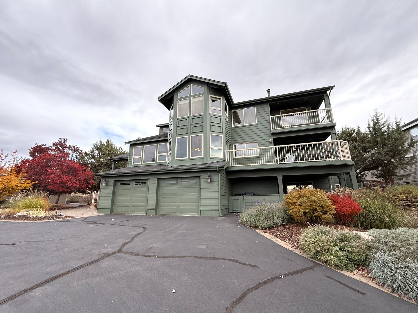 10464 Bitterbrush Ct  - Redmond - Oregon - 5 bed, 3.5 bath rental property