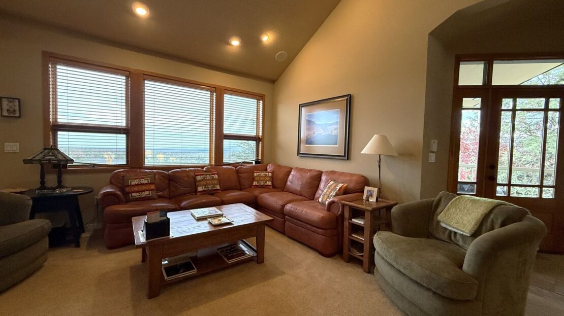 10464 Bitterbrush Ct  - Redmond - Oregon - 5 bed, 3.5 bath rental property