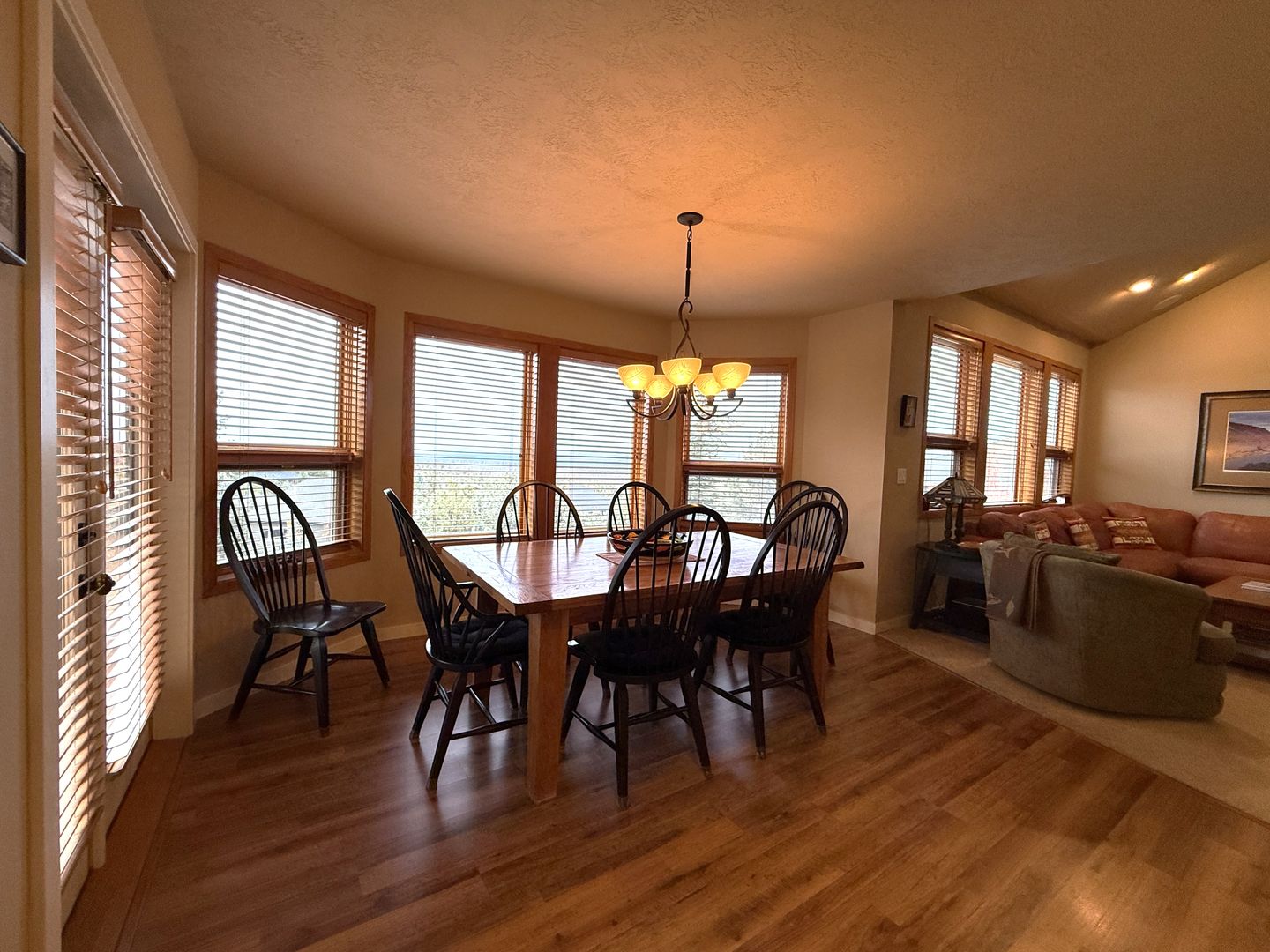 10464 Bitterbrush Ct  - Redmond - Oregon - 5 bed, 3.5 bath rental property