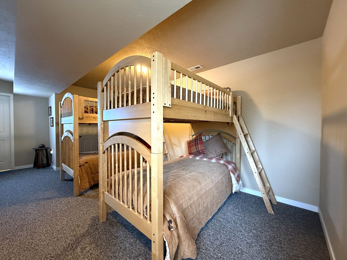 10464 Bitterbrush Ct  - Redmond - Oregon - 5 bed, 3.5 bath rental property