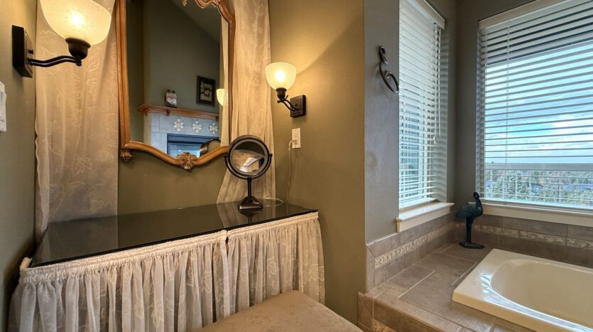 10464 Bitterbrush Ct  - Redmond - Oregon - 5 bed, 3.5 bath rental property