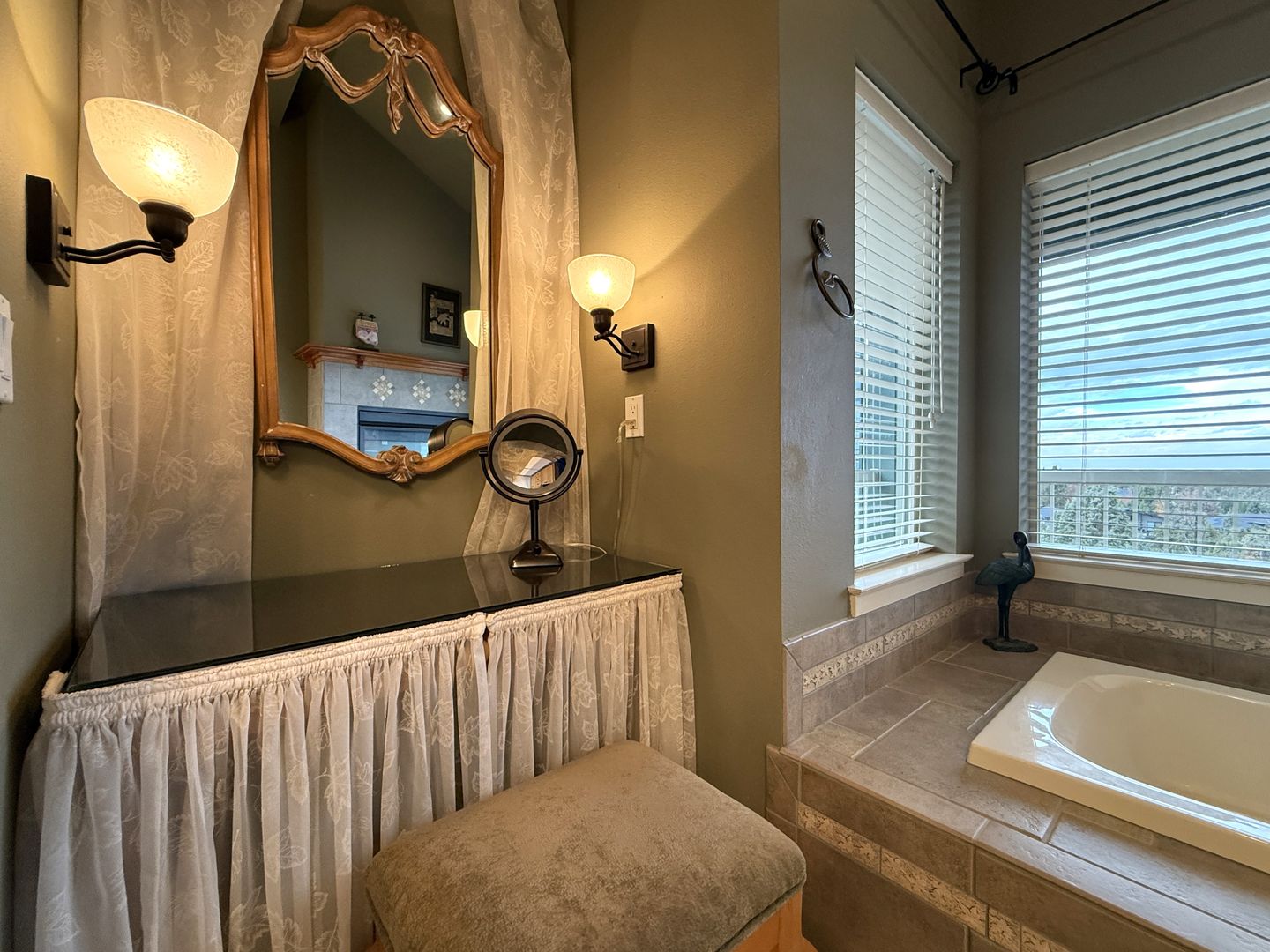 10464 Bitterbrush Ct  - Redmond - Oregon - 5 bed, 3.5 bath rental property