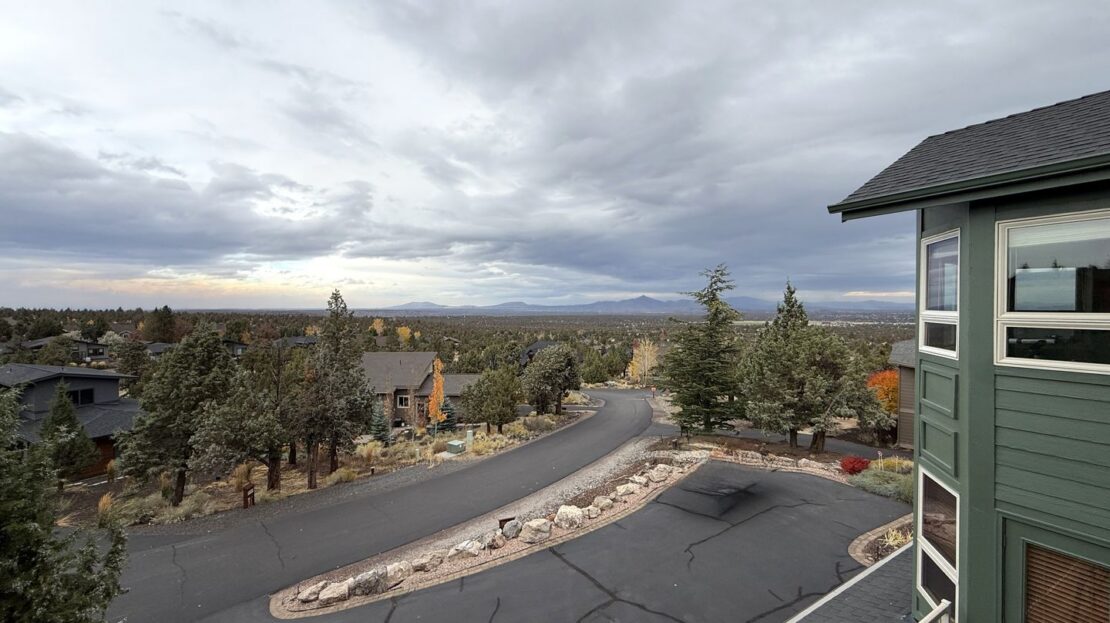 10464 Bitterbrush Ct  - Redmond - Oregon - 5 bed, 3.5 bath rental property