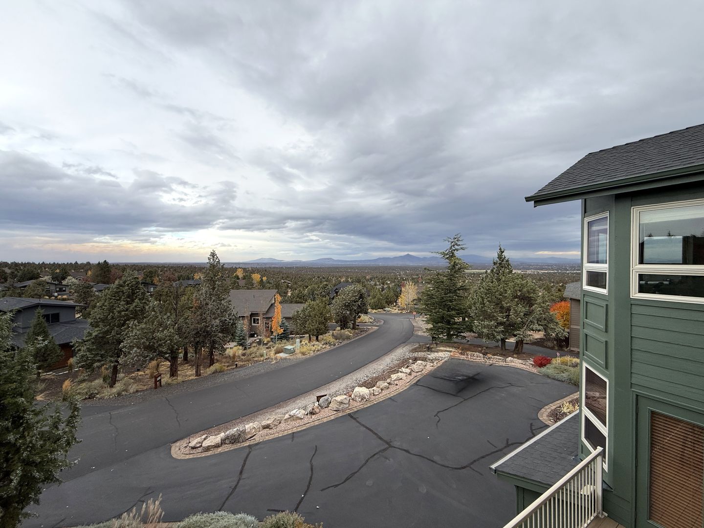 10464 Bitterbrush Ct  - Redmond - Oregon - 5 bed, 3.5 bath rental property