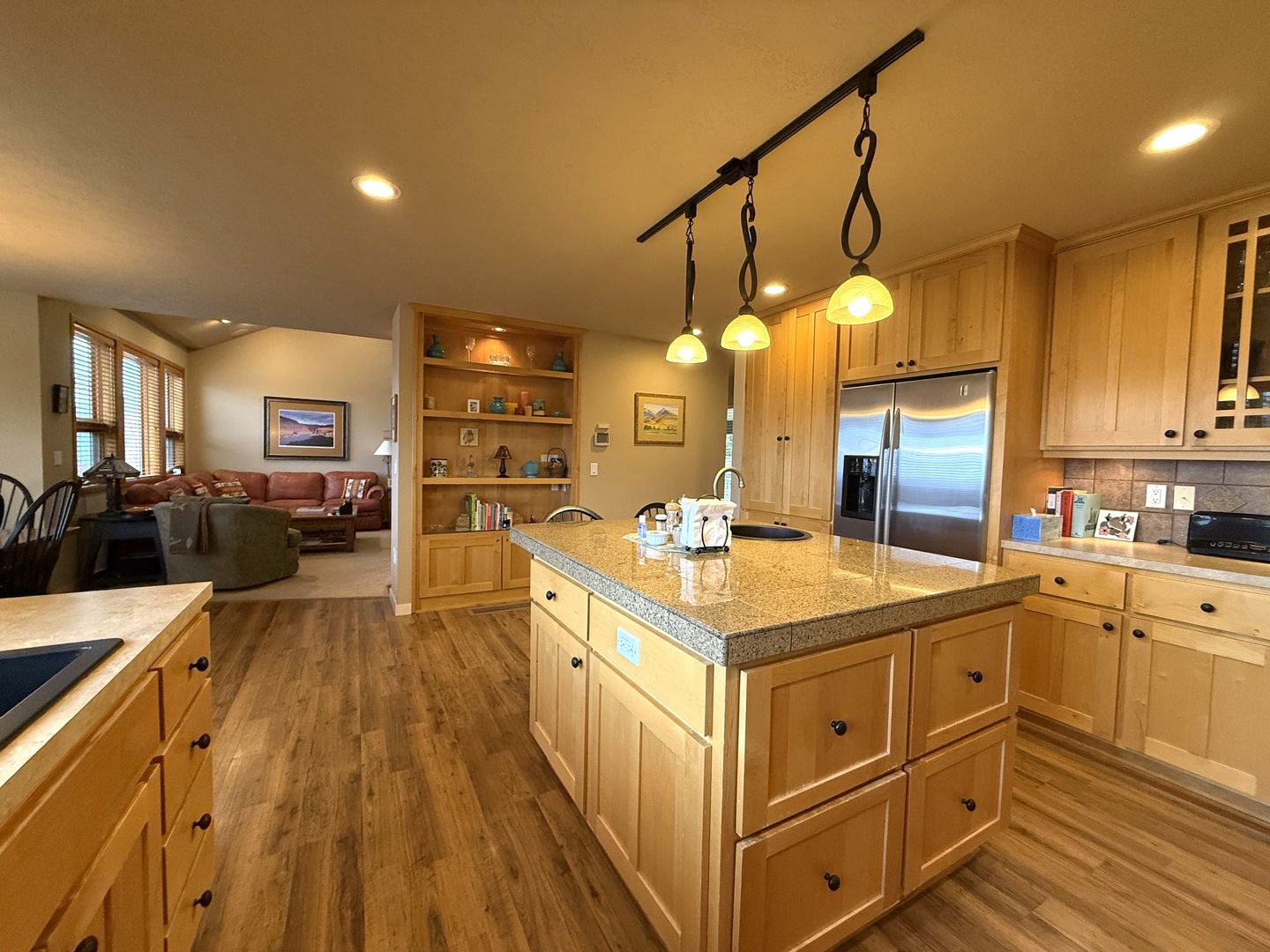 10464 Bitterbrush Ct  - Redmond - Oregon - 5 bed, 3.5 bath rental property