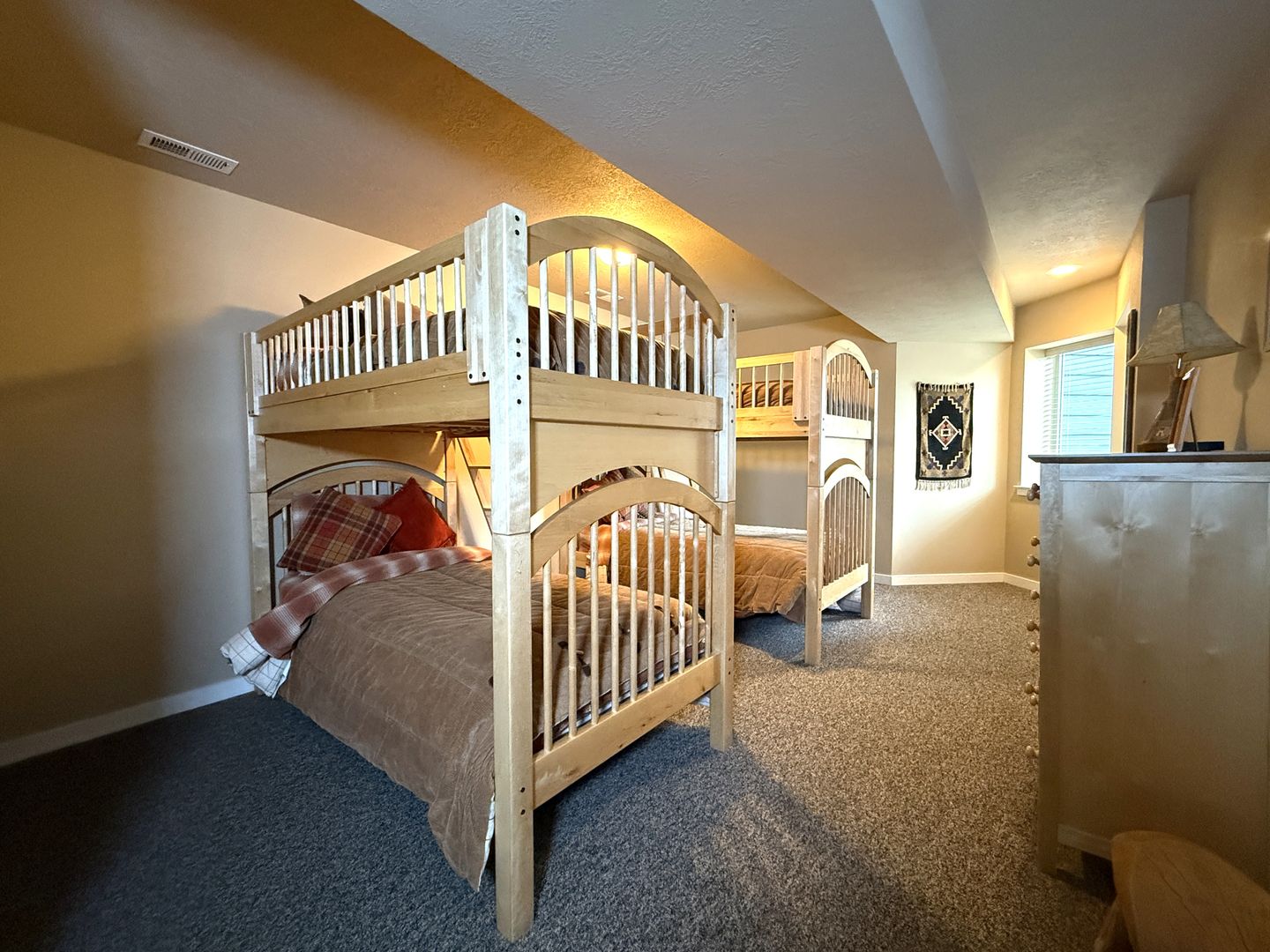 10464 Bitterbrush Ct  - Redmond - Oregon - 5 bed, 3.5 bath rental property