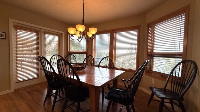 10464 Bitterbrush Ct  - Redmond - Oregon - 5 bed, 3.5 bath rental property