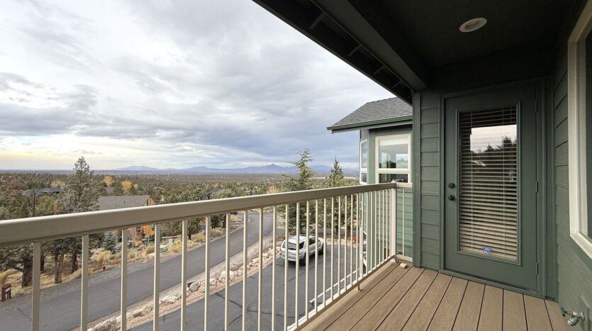 10464 Bitterbrush Ct  - Redmond - Oregon - 5 bed, 3.5 bath rental property