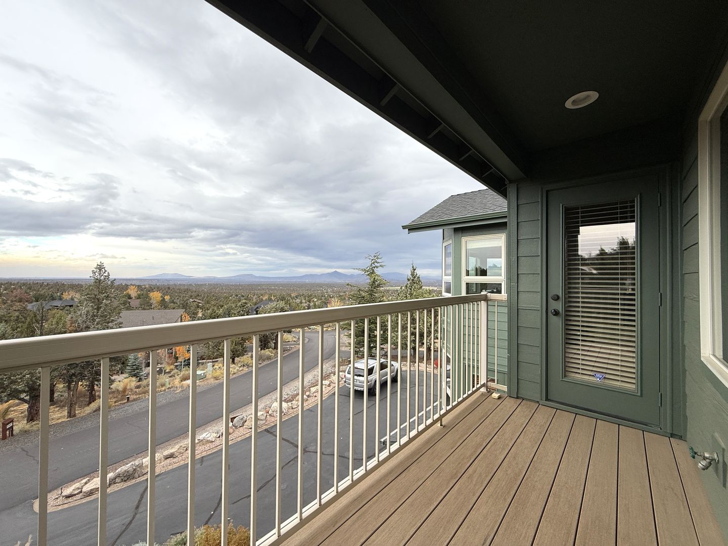 10464 Bitterbrush Ct  - Redmond - Oregon - 5 bed, 3.5 bath rental property