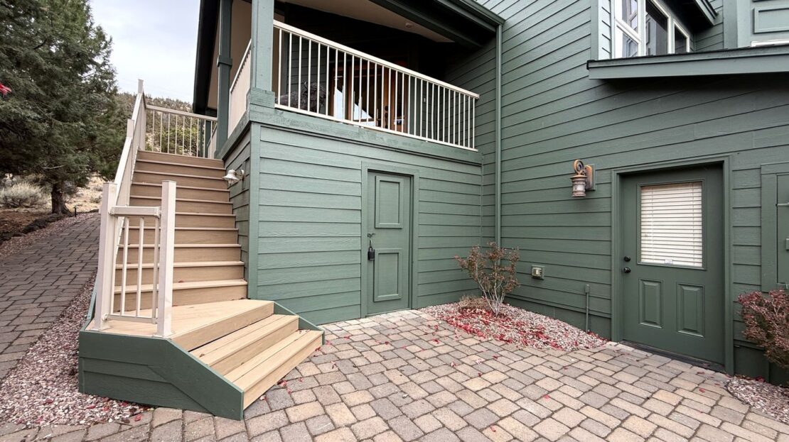 10464 Bitterbrush Ct  - Redmond - Oregon - 5 bed, 3.5 bath rental property