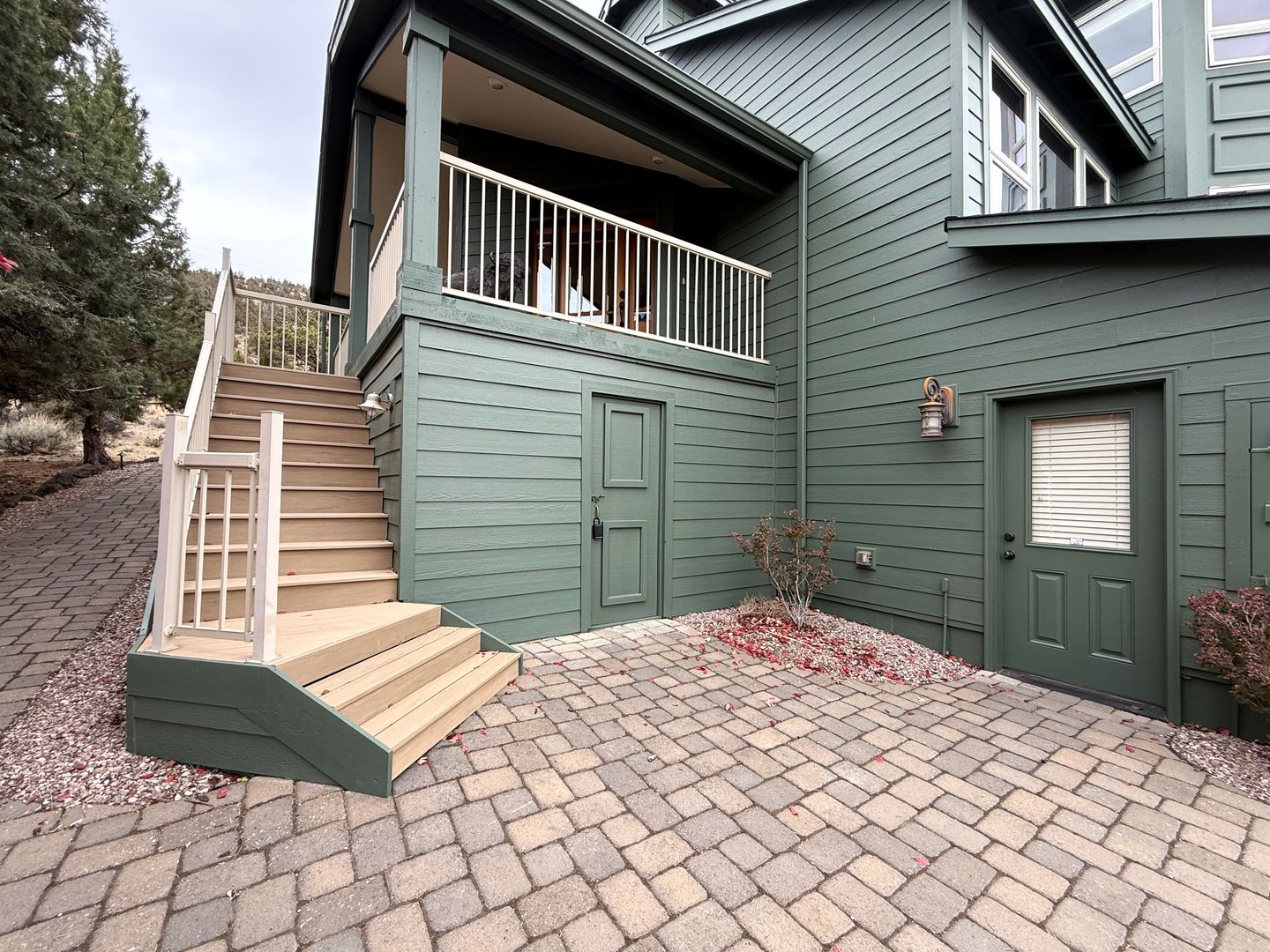 10464 Bitterbrush Ct  - Redmond - Oregon - 5 bed, 3.5 bath rental property