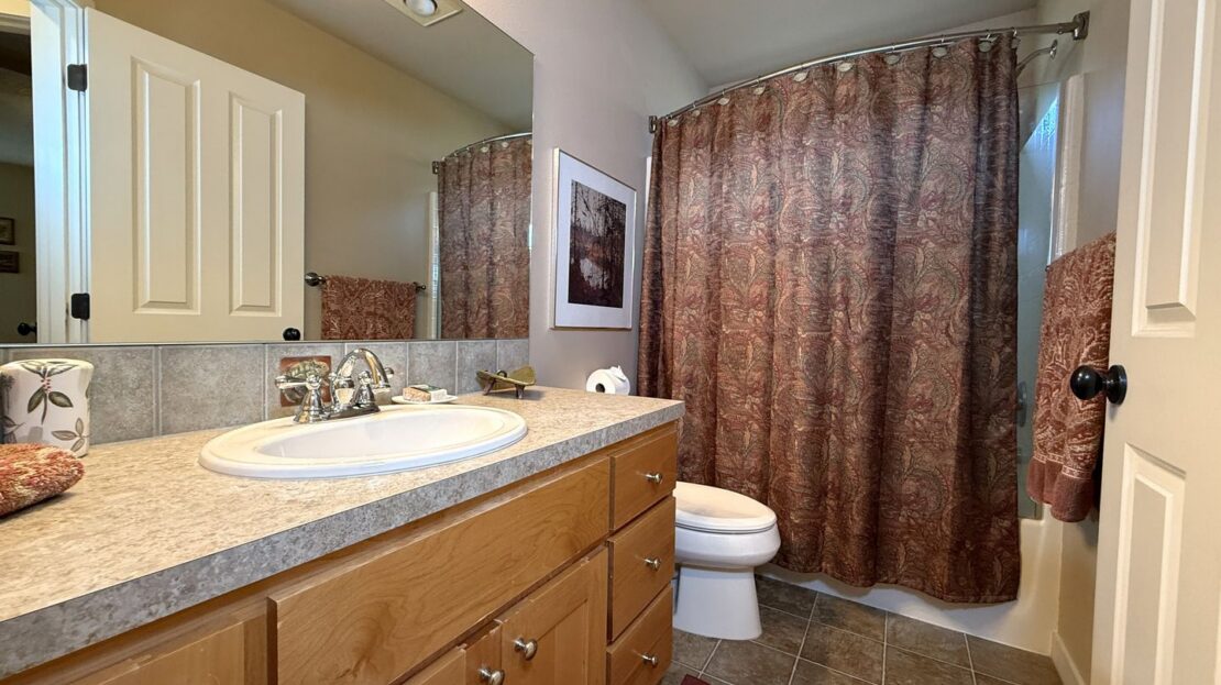 10464 Bitterbrush Ct  - Redmond - Oregon - 5 bed, 3.5 bath rental property