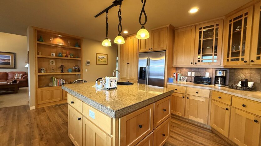 10464 Bitterbrush Ct  - Redmond - Oregon - 5 bed, 3.5 bath rental property