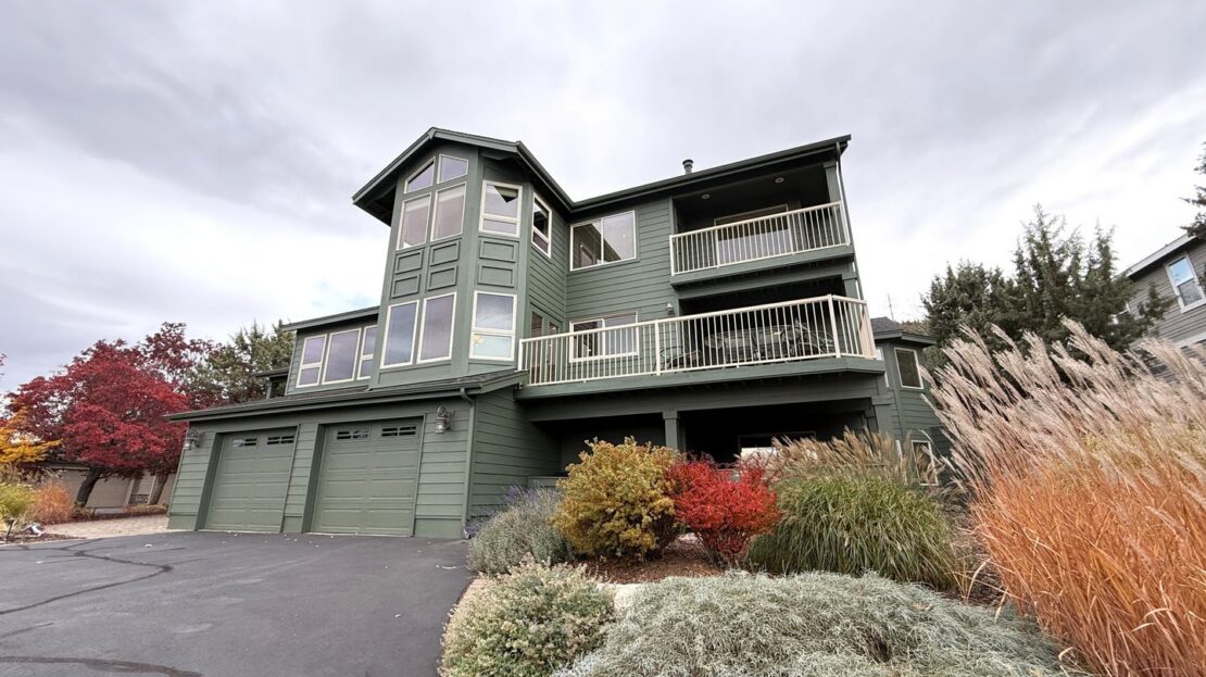 10464 Bitterbrush Ct  - Redmond - Oregon - 5 bed, 3.5 bath rental property