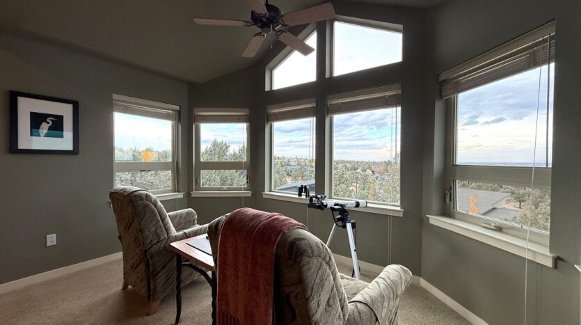 10464 Bitterbrush Ct  - Redmond - Oregon - 5 bed, 3.5 bath rental property