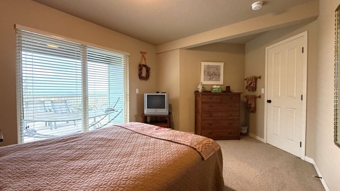 10464 Bitterbrush Ct  - Redmond - Oregon - 5 bed, 3.5 bath rental property