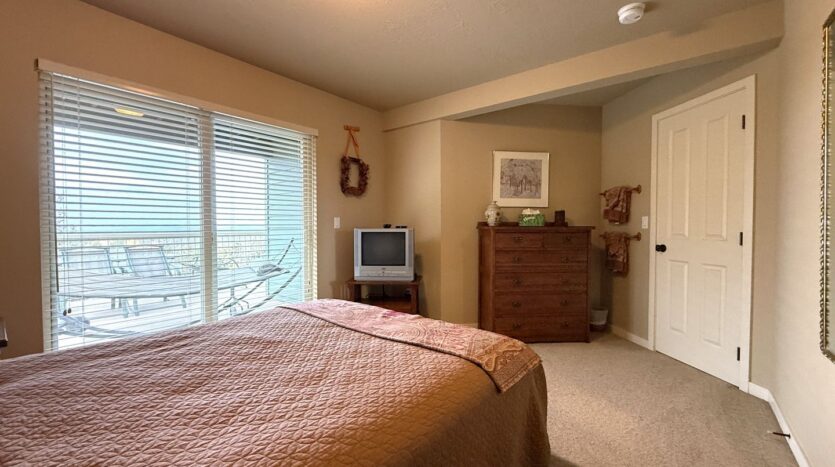 10464 Bitterbrush Ct  - Redmond - Oregon - 5 bed, 3.5 bath rental property