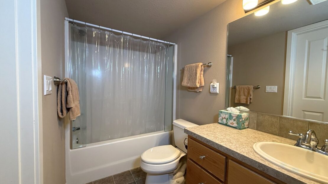 10464 Bitterbrush Ct  - Redmond - Oregon - 5 bed, 3.5 bath rental property