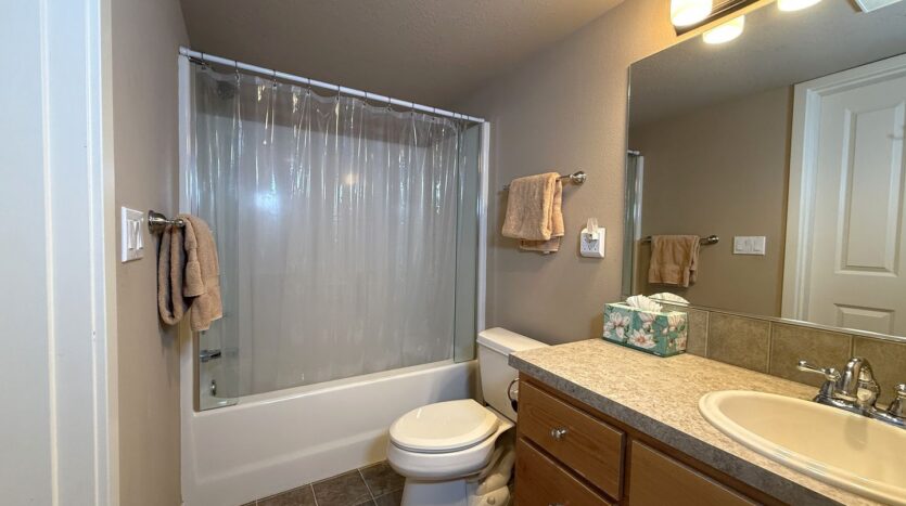 10464 Bitterbrush Ct  - Redmond - Oregon - 5 bed, 3.5 bath rental property