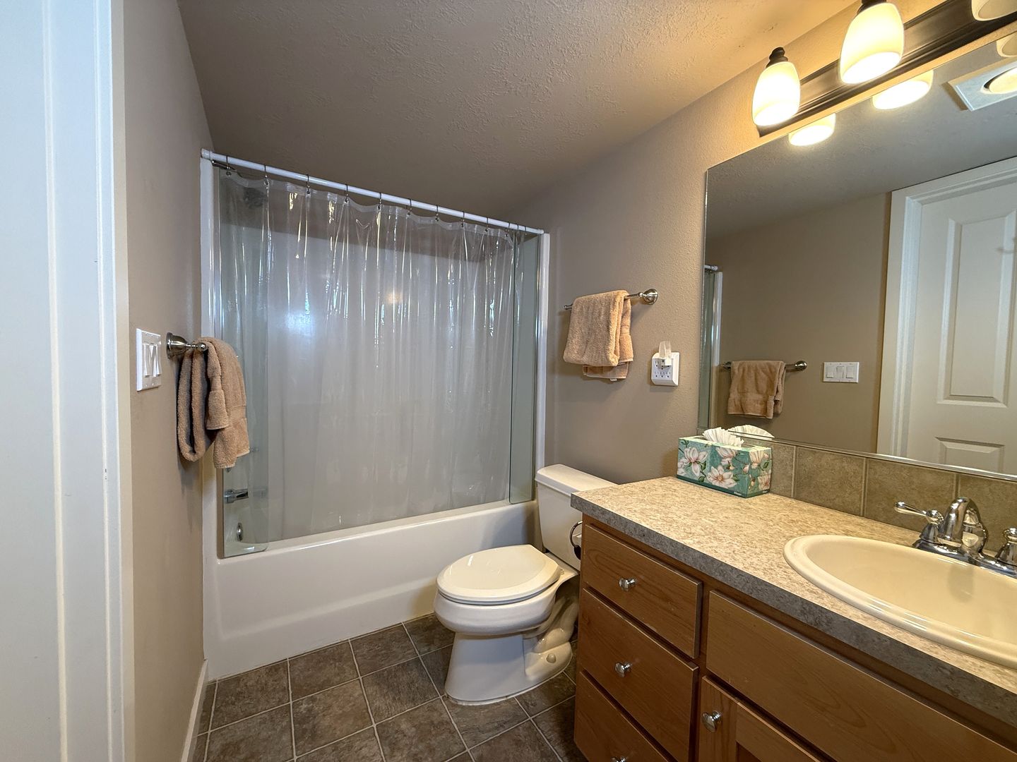 10464 Bitterbrush Ct  - Redmond - Oregon - 5 bed, 3.5 bath rental property