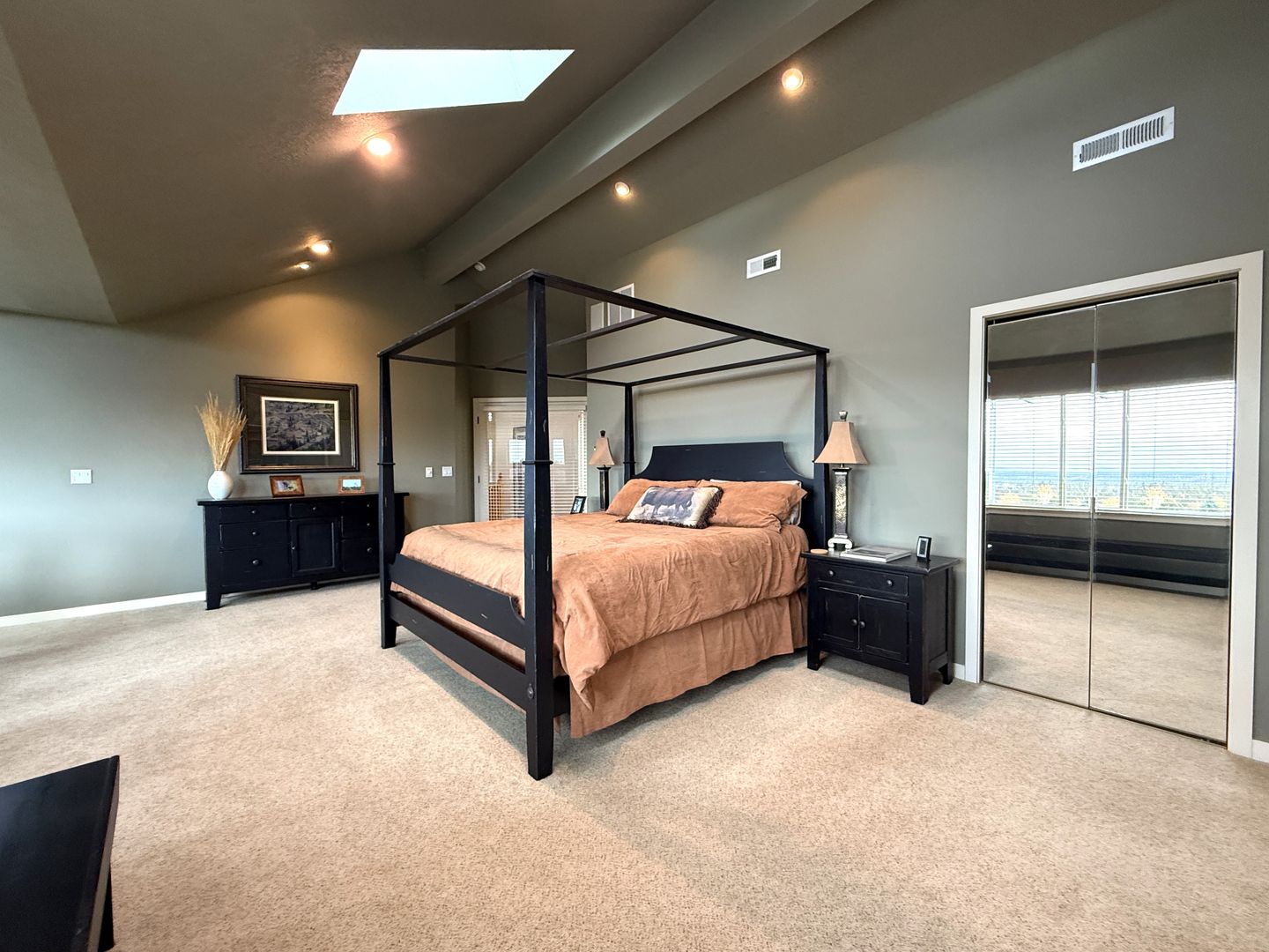 10464 Bitterbrush Ct  - Redmond - Oregon - 5 bed, 3.5 bath rental property