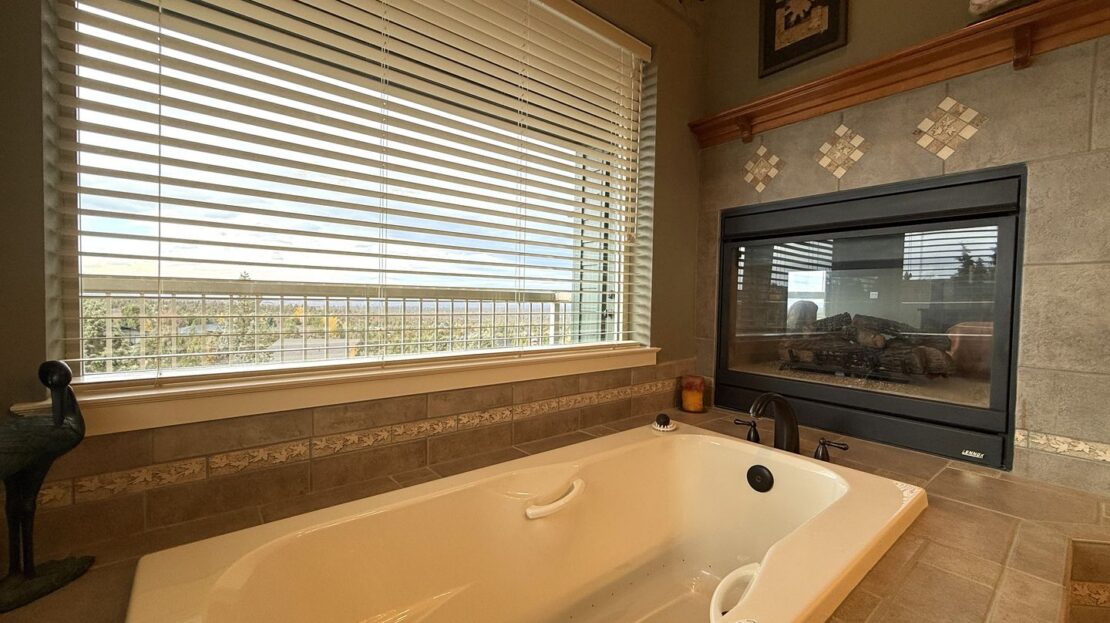 10464 Bitterbrush Ct  - Redmond - Oregon - 5 bed, 3.5 bath rental property