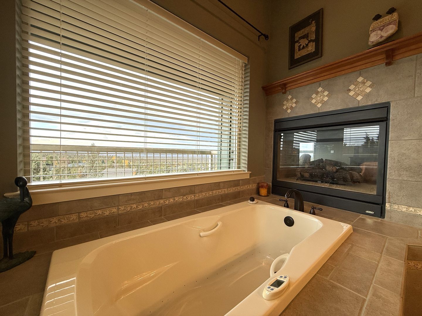 10464 Bitterbrush Ct  - Redmond - Oregon - 5 bed, 3.5 bath rental property