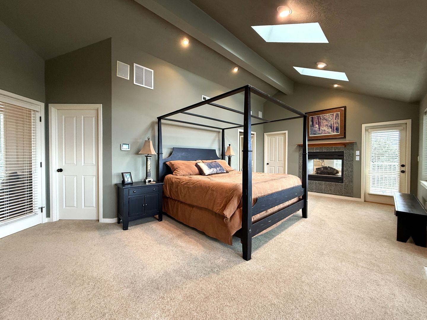 10464 Bitterbrush Ct  - Redmond - Oregon - 5 bed, 3.5 bath rental property