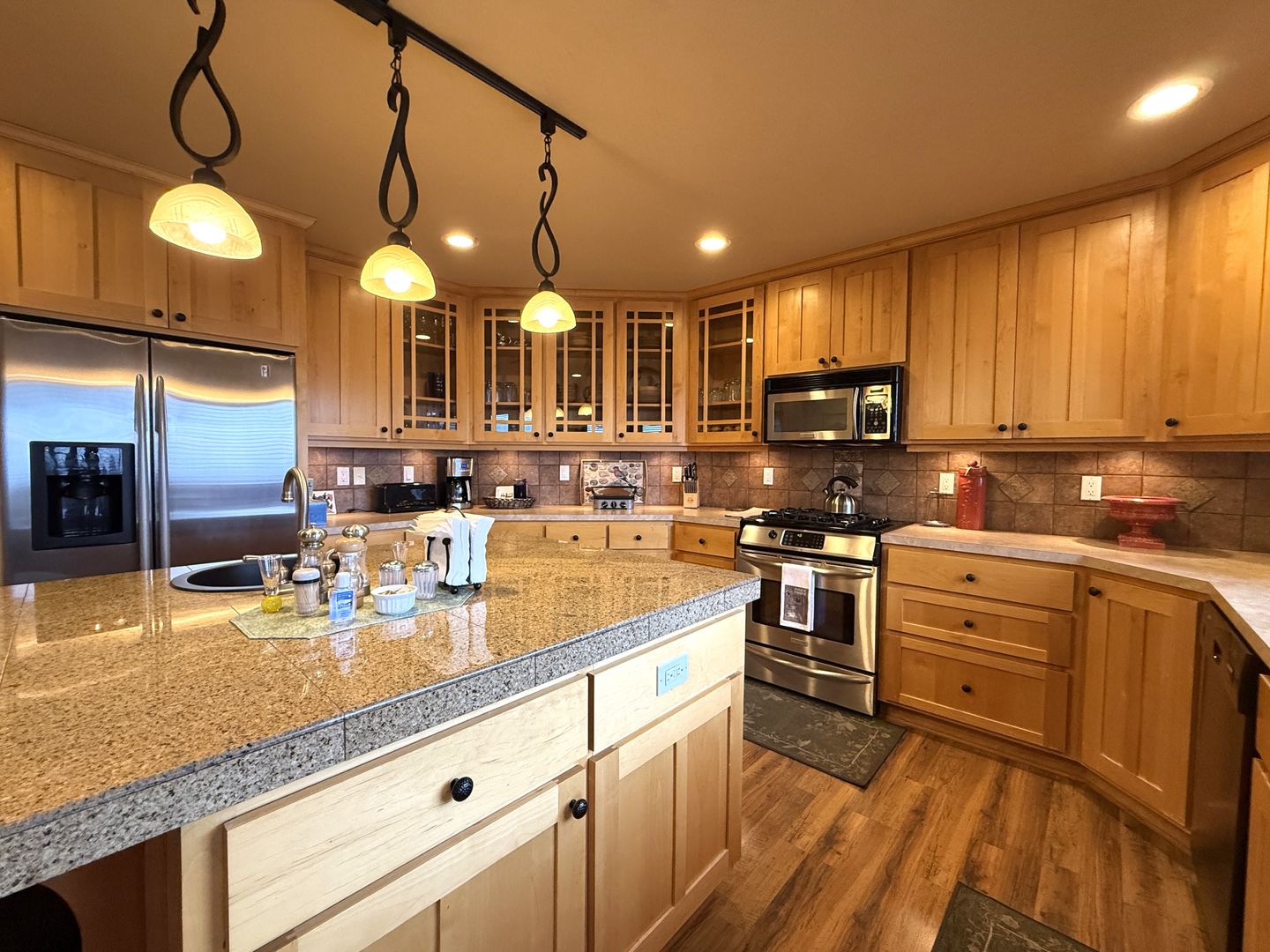 10464 Bitterbrush Ct  - Redmond - Oregon - 5 bed, 3.5 bath rental property