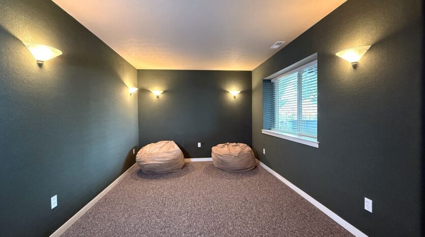 10464 Bitterbrush Ct  - Redmond - Oregon - 5 bed, 3.5 bath rental property