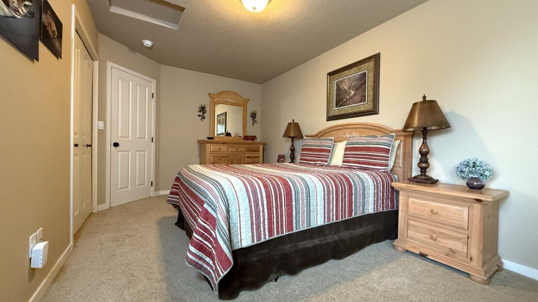 10464 Bitterbrush Ct  - Redmond - Oregon - 5 bed, 3.5 bath rental property