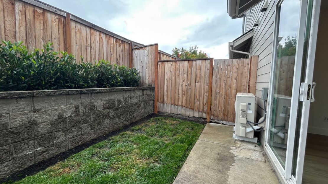 11015 NE 26th - Unit 11 - Vancouver - Washington - 3 bed, 2.5 bath rental property
