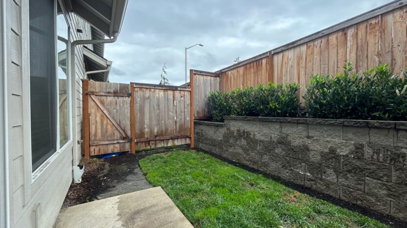 11015 NE 26th - Unit 11 - Vancouver - Washington - 3 bed, 2.5 bath rental property